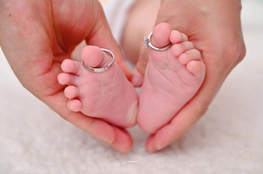 安康怀孕肚子一边高一边低